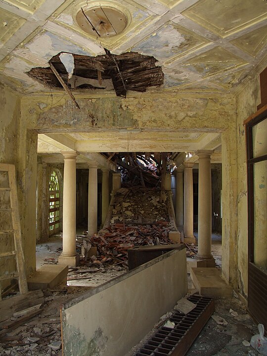 Hotel_Grand_-_destroyed_hotel_in_Kupari,_