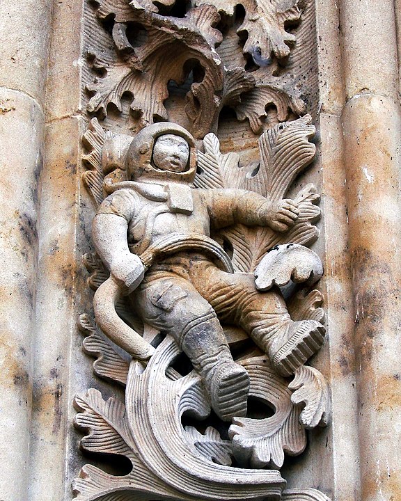 Monumentos de Salamanca. Astronauta añadido durante la restauración del Siglo XX de la Catedral Nueva de Salamanca.