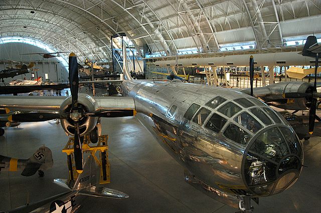 640px-Enola_gay_20040710_170220_1.4