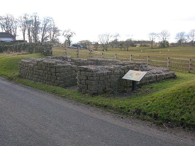 640px-Leahill_Turret_51B,_looking_East._Hadrian's_Wall